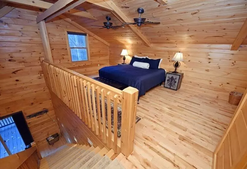 Whispering Creek Lodge   Blue Ridge