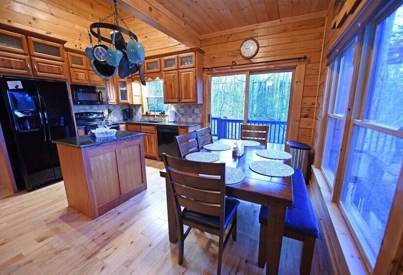 Whispering Creek Lodge Blue Ridge