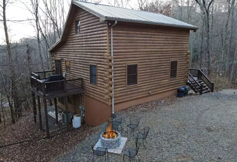 Whispering Creek Lodge   Blue Ridge
