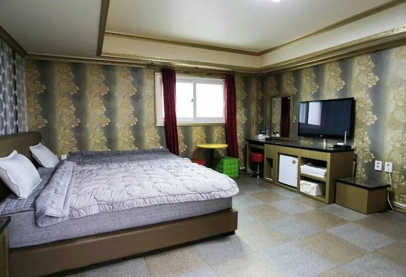 Donghae Daemyung Motel