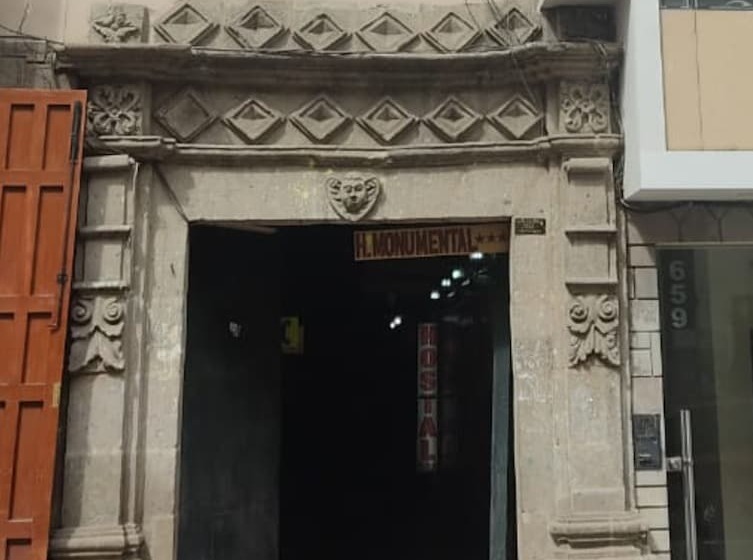 هتل Hostal Monumental