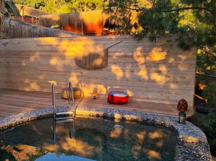 Hotelli La Boheme Kabak