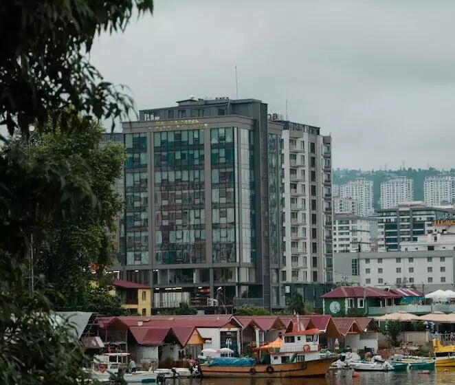 Hotelli Marina Green Suit