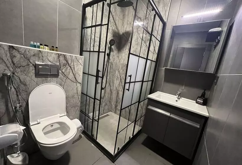 Hotelli Marina Green Suit