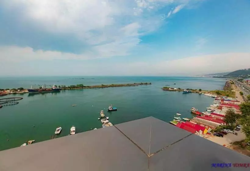 Hotelli Marina Green Suit