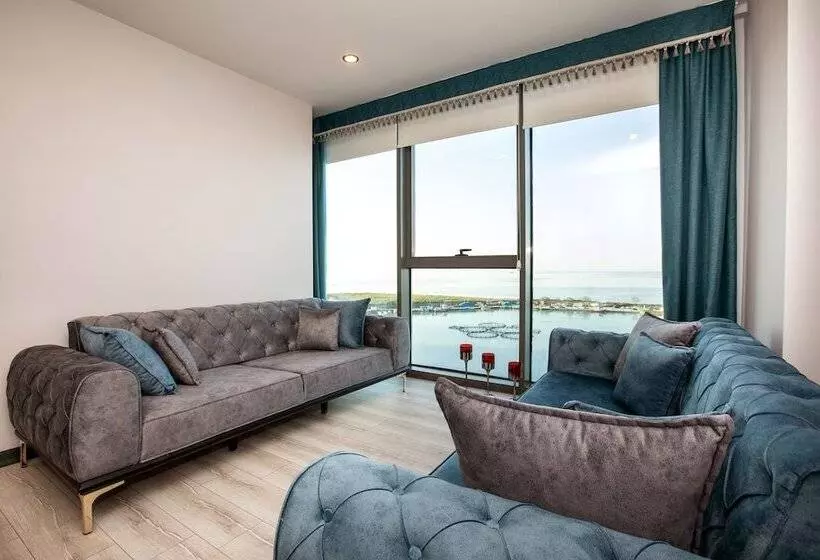 Hotelli Marina Green Suit