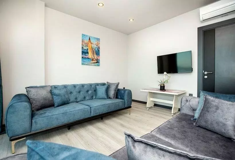 Hotelli Marina Green Suit