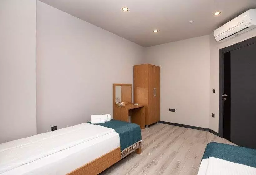 Hotelli Marina Green Suit