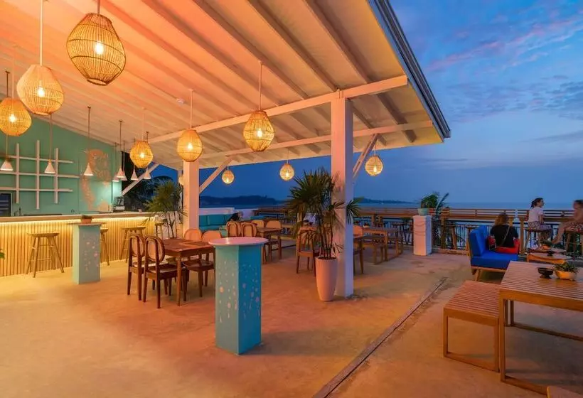 Hotelli Outpost Weligama Beachfront