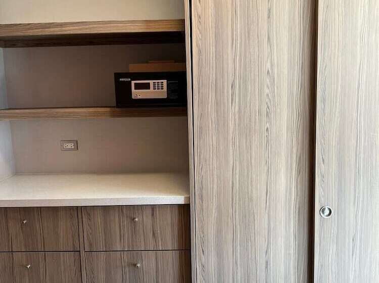 هتل Royal Delonix