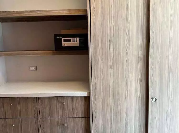 هتل Royal Delonix