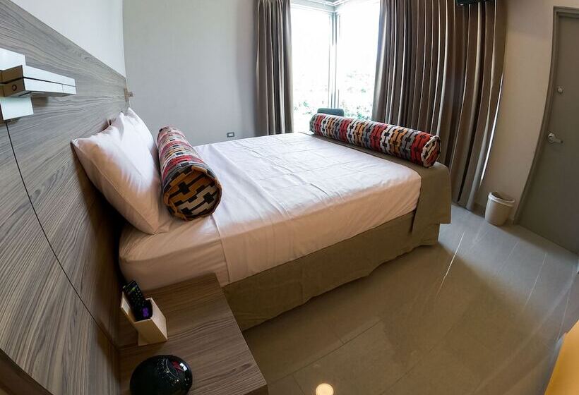 هتل Royal Delonix