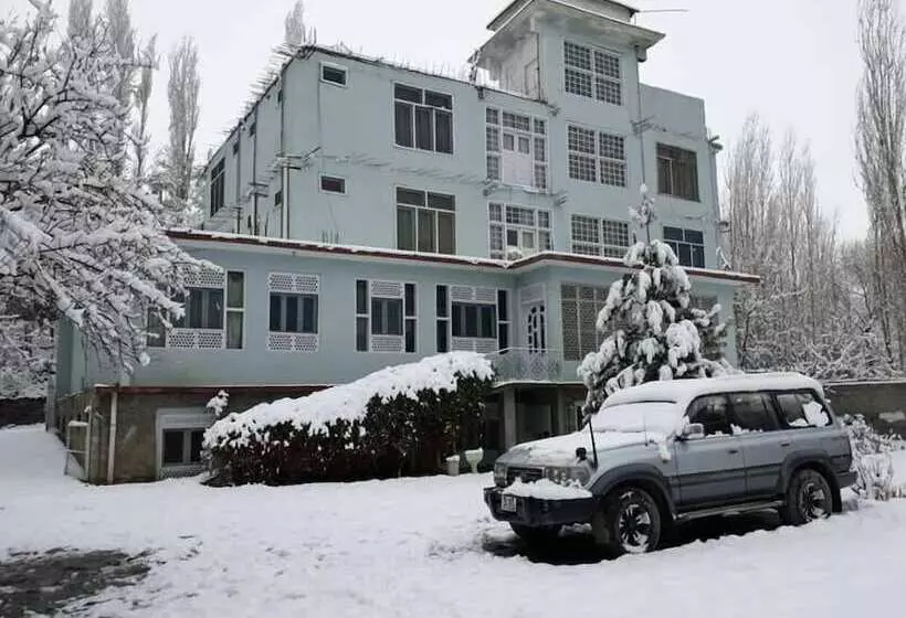 هتل Snowland Palace Skardu