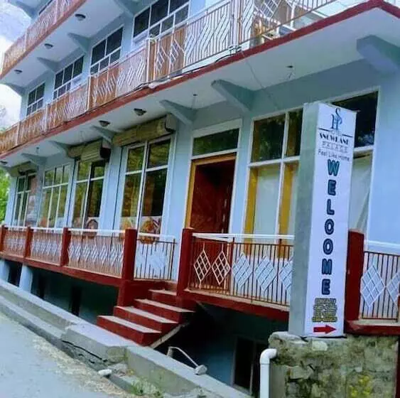 هتل Snowland Palace Skardu