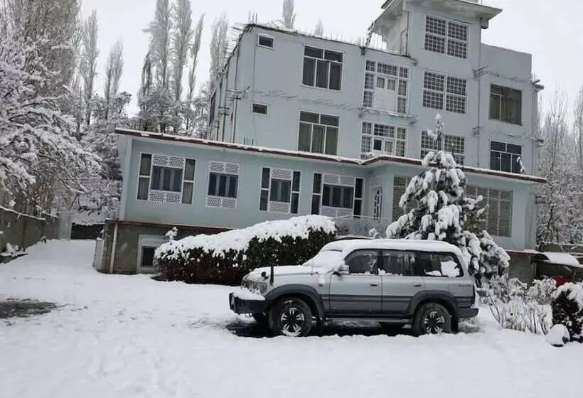 هتل Snowland Palace Skardu