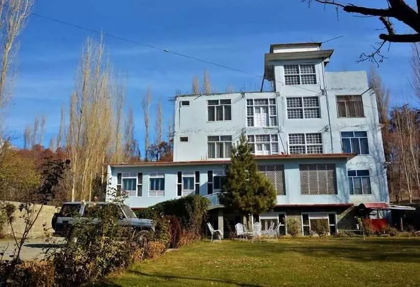 هتل Snowland Palace Skardu