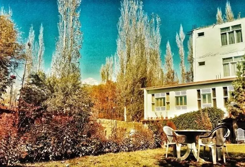 هتل Snowland Palace Skardu