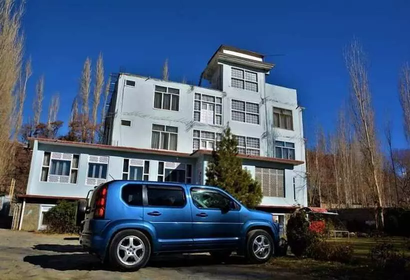هتل Snowland Palace Skardu