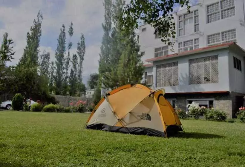 هتل Snowland Palace Skardu