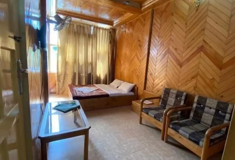 هتل Snowland Palace Skardu