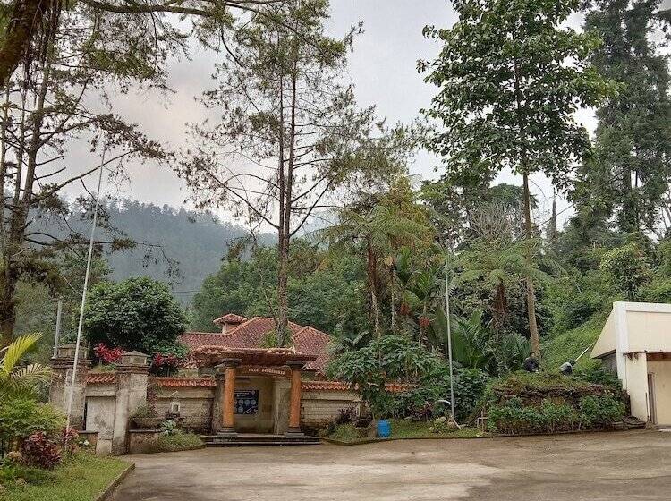 Szálloda Tawangmangu Wonder Park