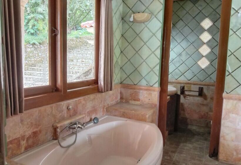 호텔 Tawangmangu Wonder Park