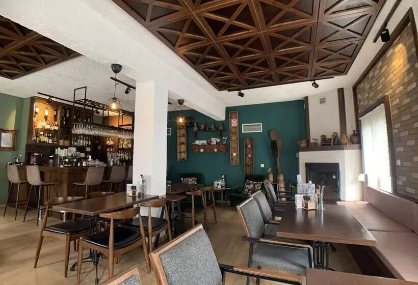 Majatalo Guesthouse Monopati   ξενώνας μονοπάτι