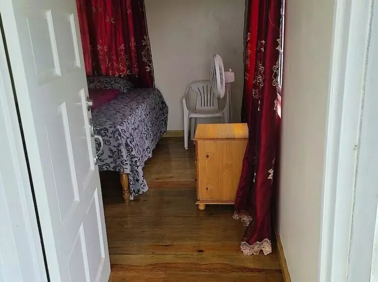 پانسیون Jay S Guest House Ii