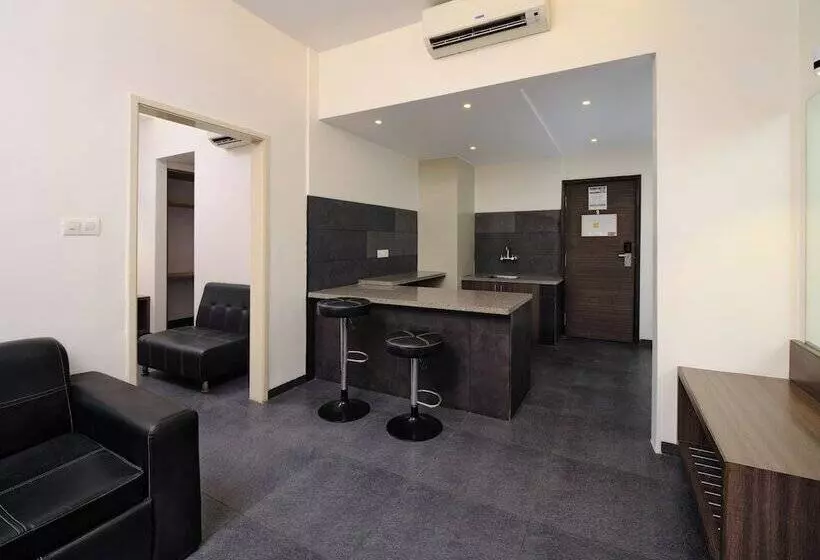 Pride Biznotel Manjusar