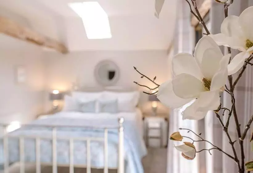 Chapel Cottage, Pond Hall Farm, Hadleigh