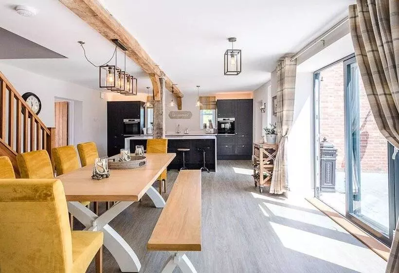 Chapel Cottage, Pond Hall Farm, Hadleigh