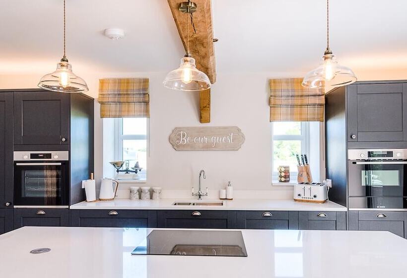 Chapel Cottage, Pond Hall Farm, Hadleigh