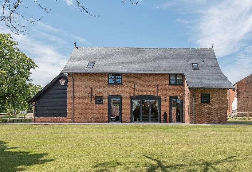 Chapel Cottage, Pond Hall Farm, Hadleigh