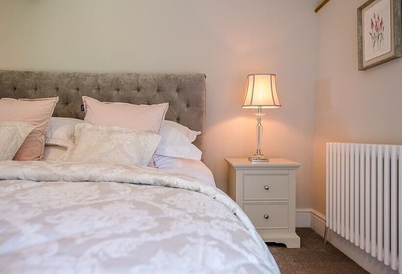 Chapel Cottage, Pond Hall Farm, Hadleigh