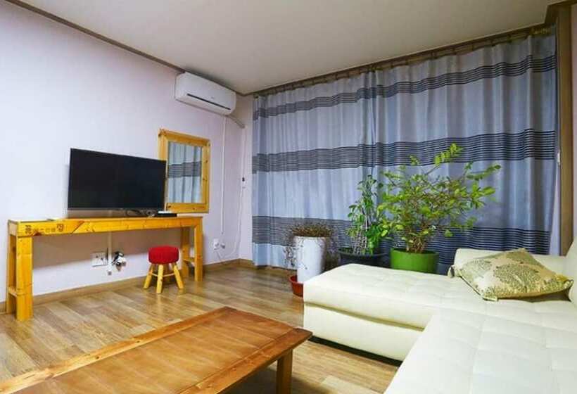 Hongcheon Kkotjip Pension