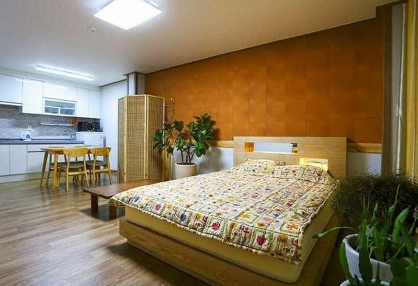 Hongcheon Kkotjip Pension