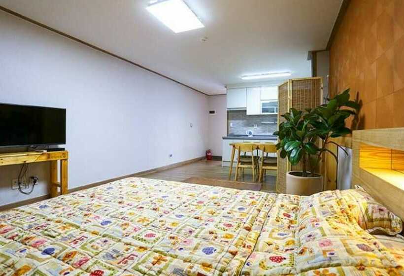 Hongcheon Kkotjip Pension