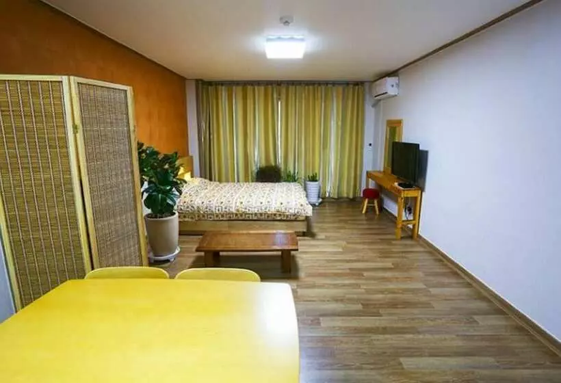 Hongcheon Kkotjip Pension