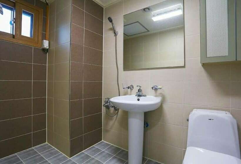 Hongcheon Kkotjip Pension