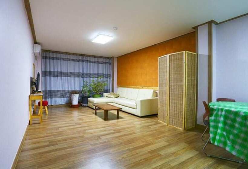 Hongcheon Kkotjip Pension