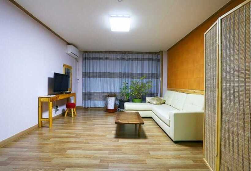 Hongcheon Kkotjip Pension