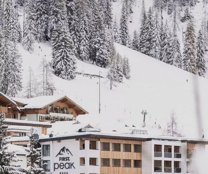 ホテル Firstpeak Zauchensee