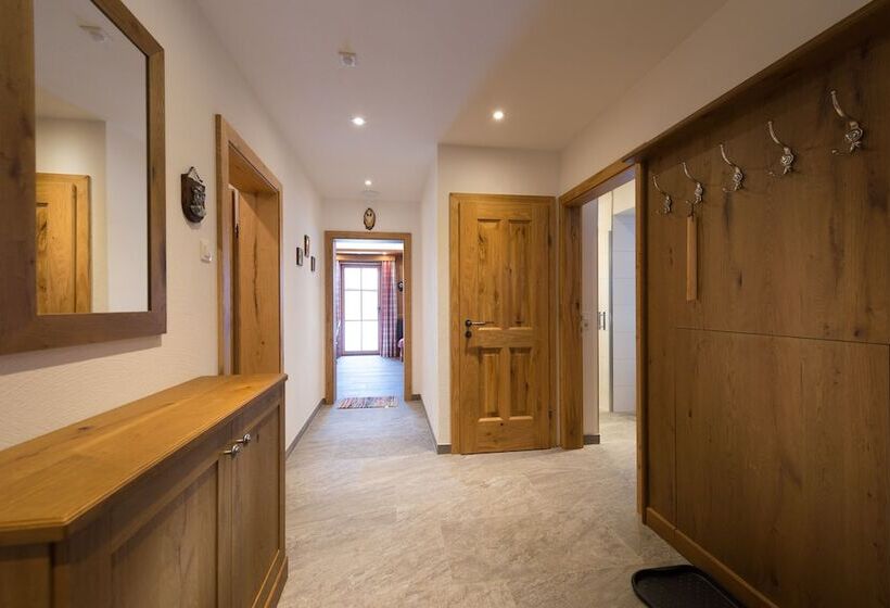 ホテル Firstpeak Zauchensee