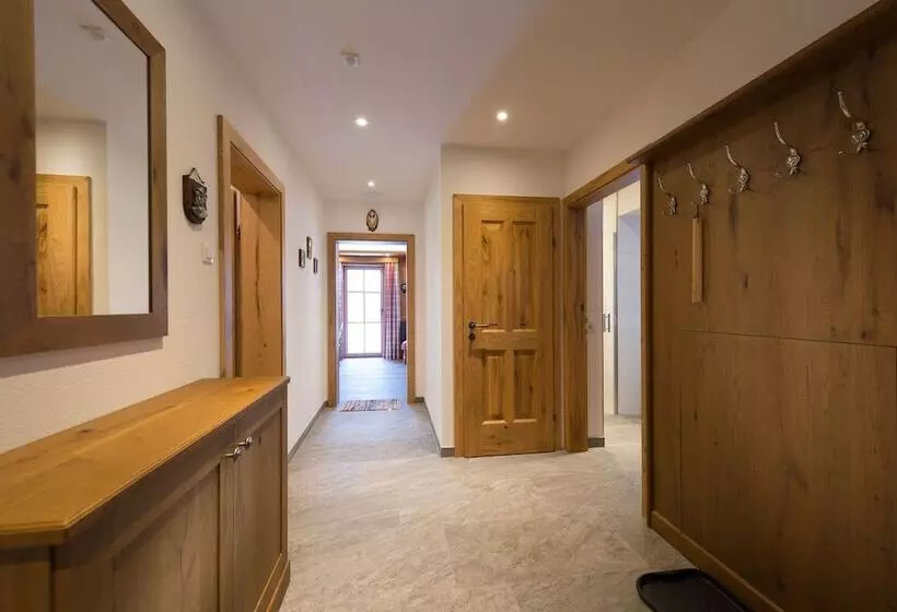 ホテル Firstpeak Zauchensee