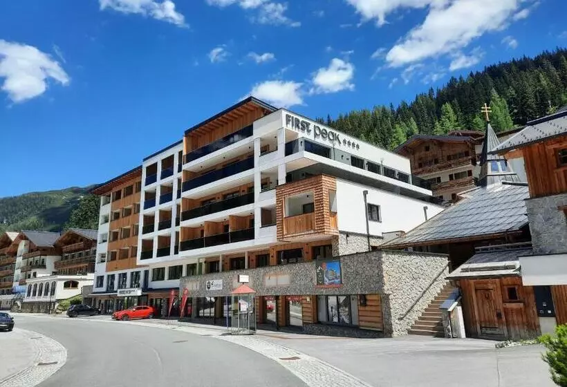 ホテル Firstpeak Zauchensee