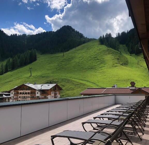 ホテル Firstpeak Zauchensee