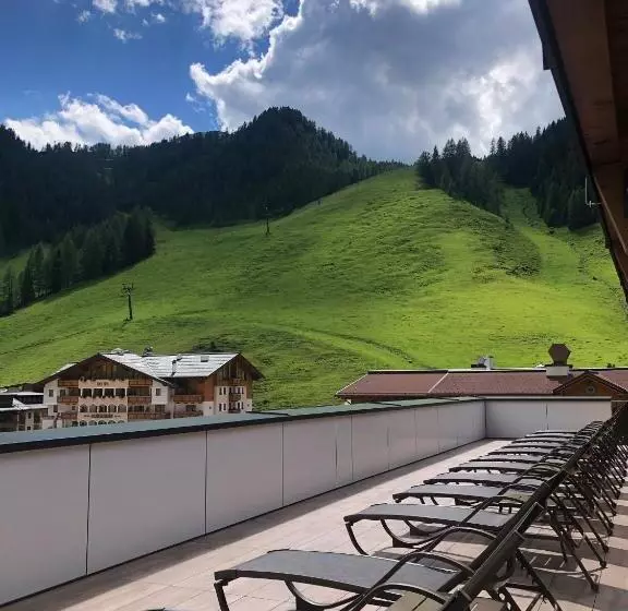 ホテル Firstpeak Zauchensee