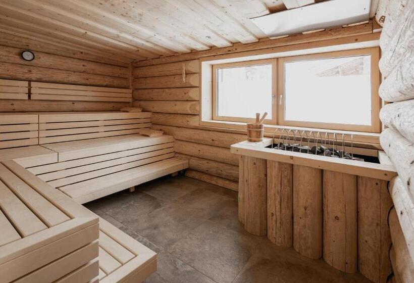 ホテル Firstpeak Zauchensee