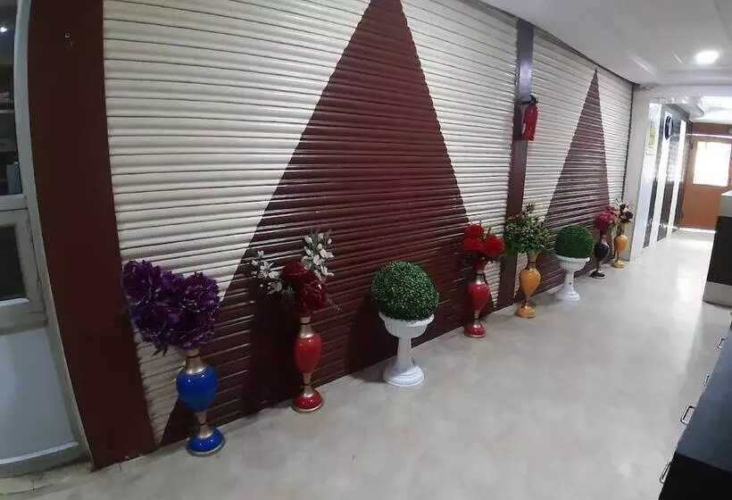 ホテル Goroomgo Shimla Inn Lucknow