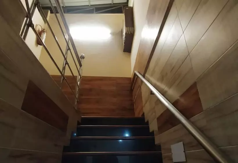 ホテル Goroomgo Supreme Guest House Dehradun